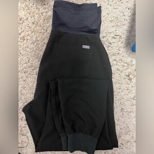 FIGS maternity jogger scrubs